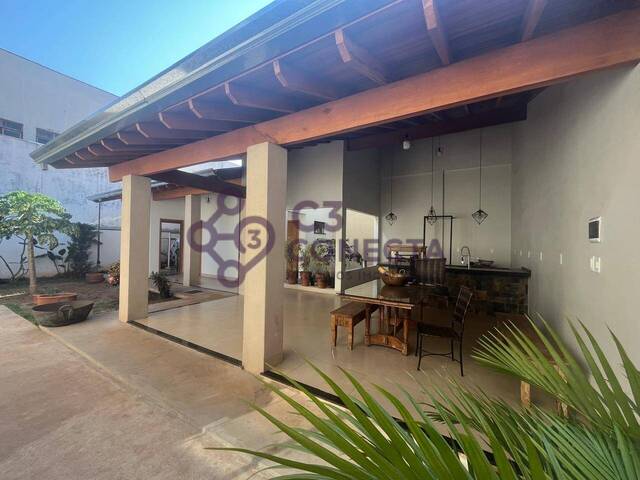 #101 - Casa para Venda em Dourados - MS
