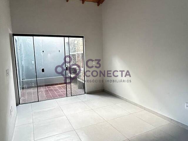 #123 - Casa para Venda em Dourados - MS